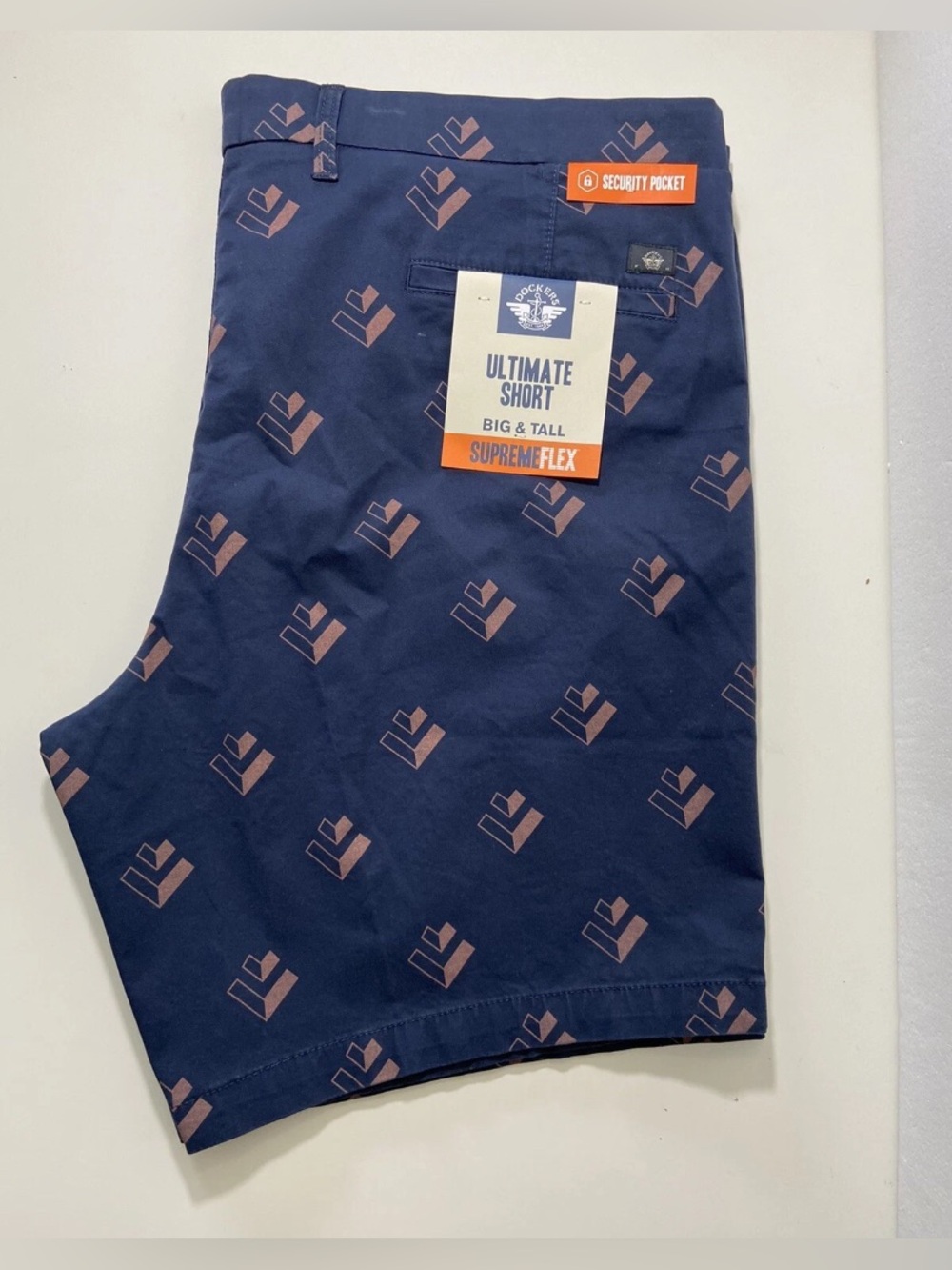 Dockers Men's Ultimate Supreme Flex Stretch Navy/ Pink  Shorts Size 44 Cotton